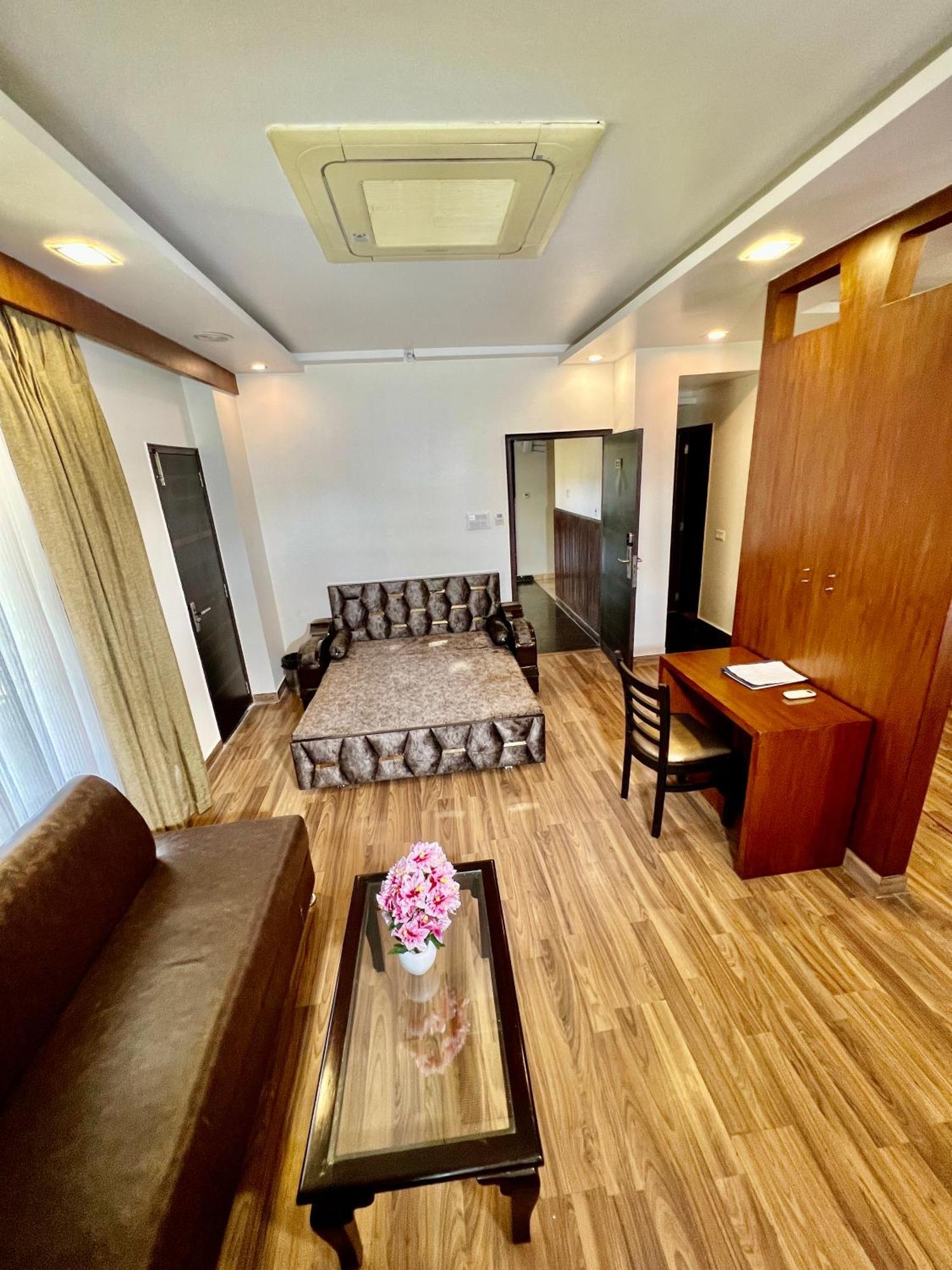 Sea Hawk - Luxury Hill Resort 4 Mins From Bhimtal Lake Bagian luar foto