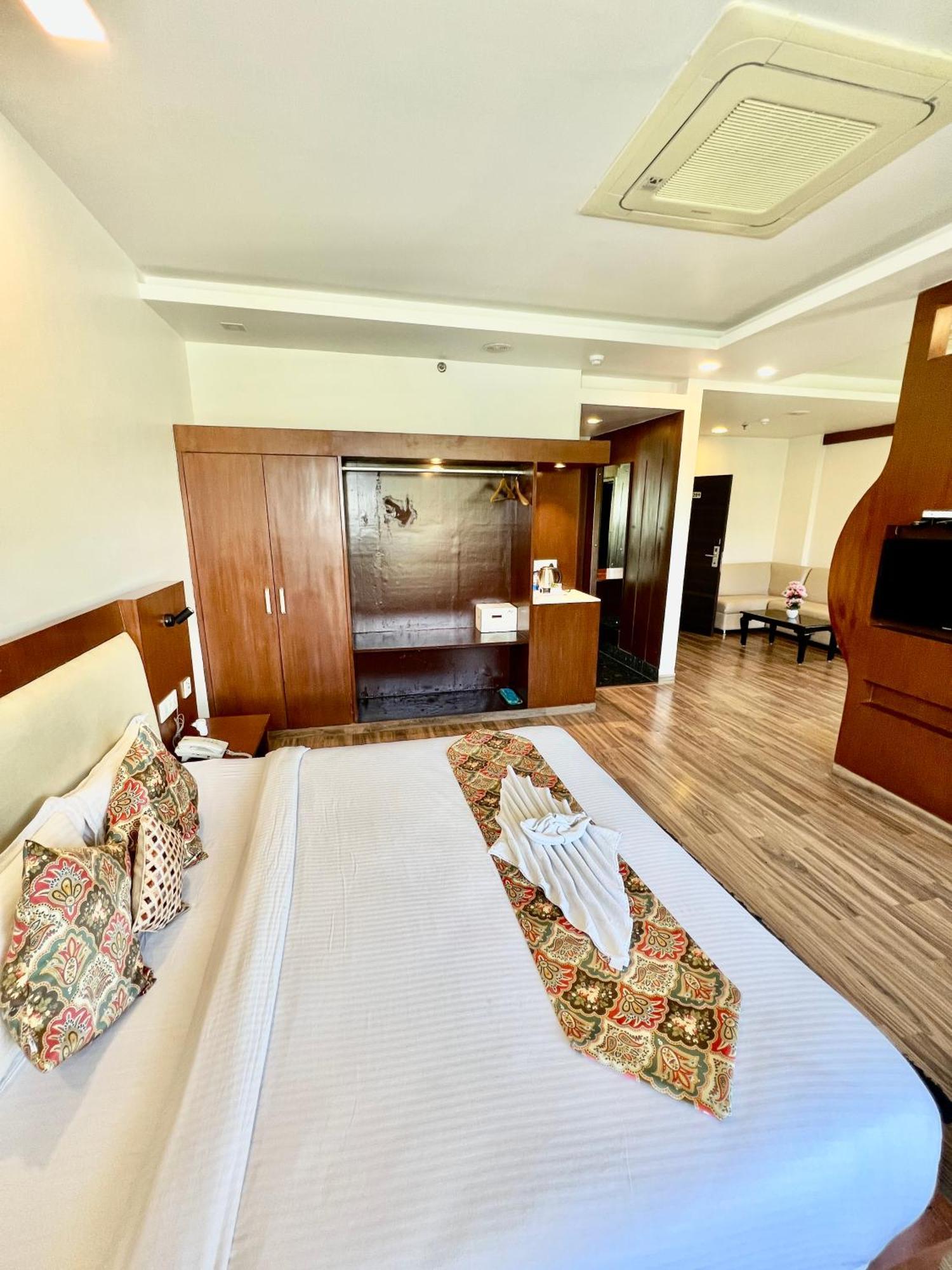 Sea Hawk - Luxury Hill Resort 4 Mins From Bhimtal Lake Bagian luar foto