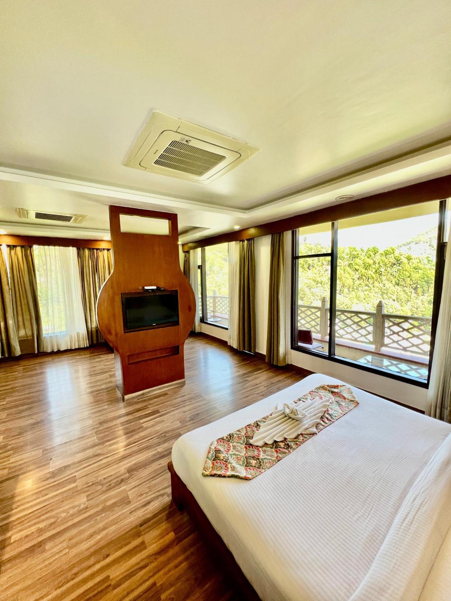 Sea Hawk - Luxury Hill Resort 4 Mins From Bhimtal Lake Bagian luar foto