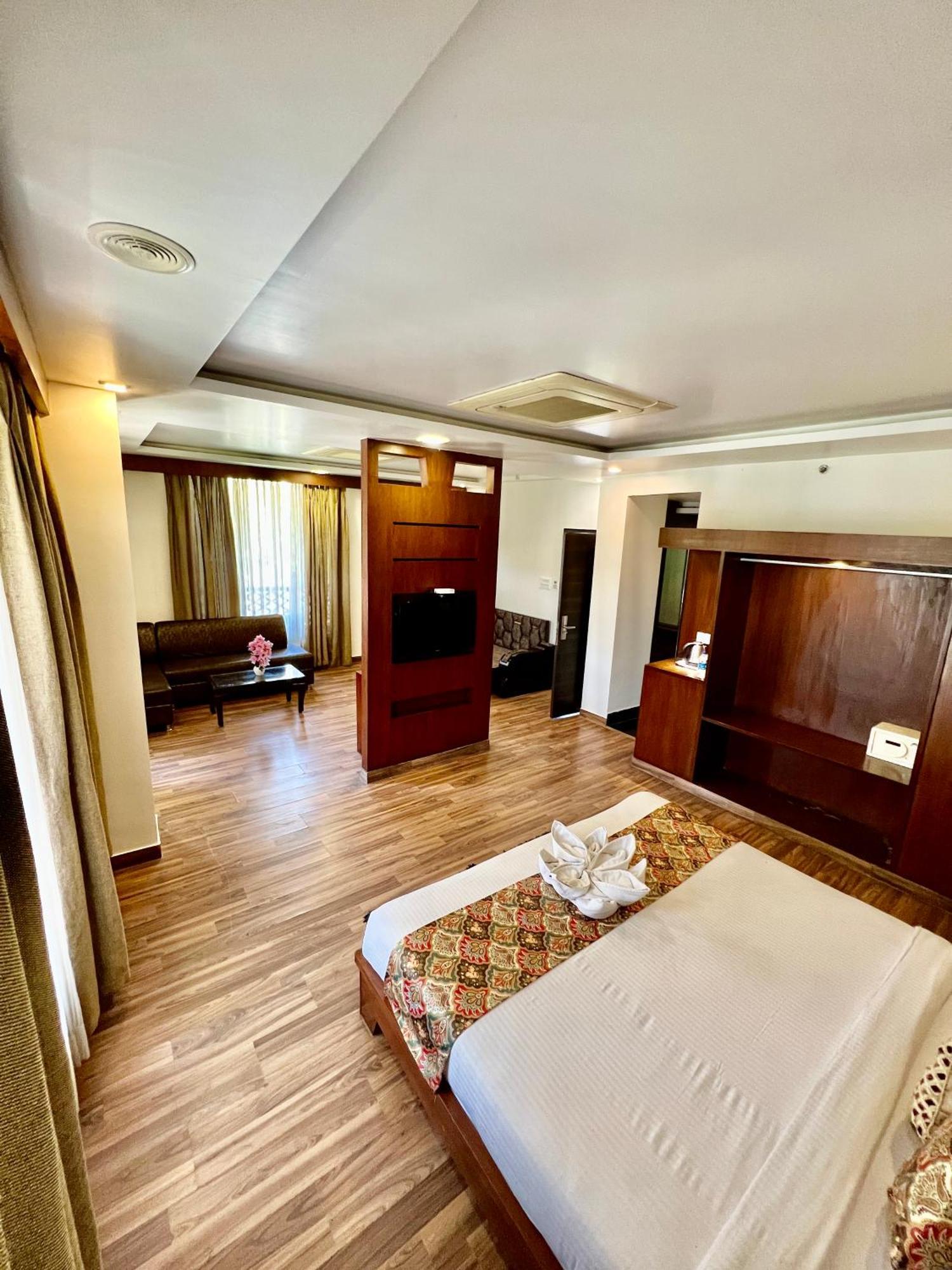Sea Hawk - Luxury Hill Resort 4 Mins From Bhimtal Lake Bagian luar foto