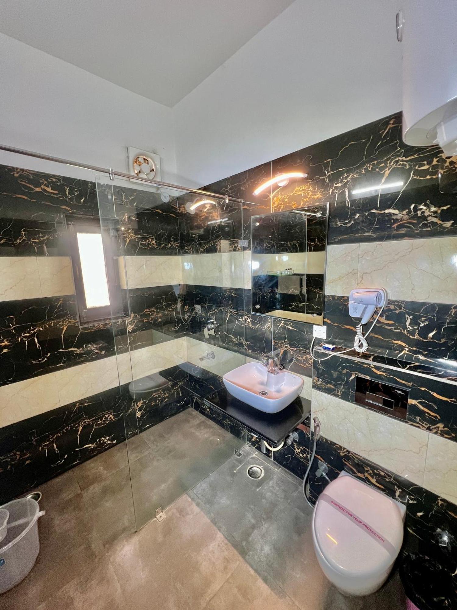 Sea Hawk - Luxury Hill Resort 4 Mins From Bhimtal Lake Bagian luar foto