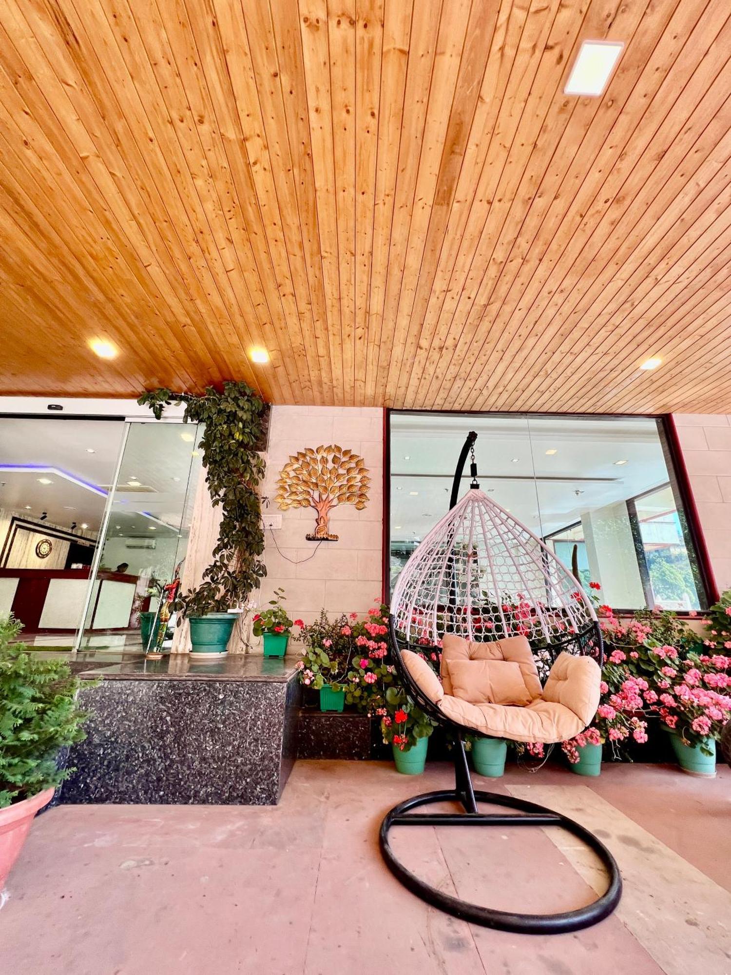 Sea Hawk - Luxury Hill Resort 4 Mins From Bhimtal Lake Bagian luar foto
