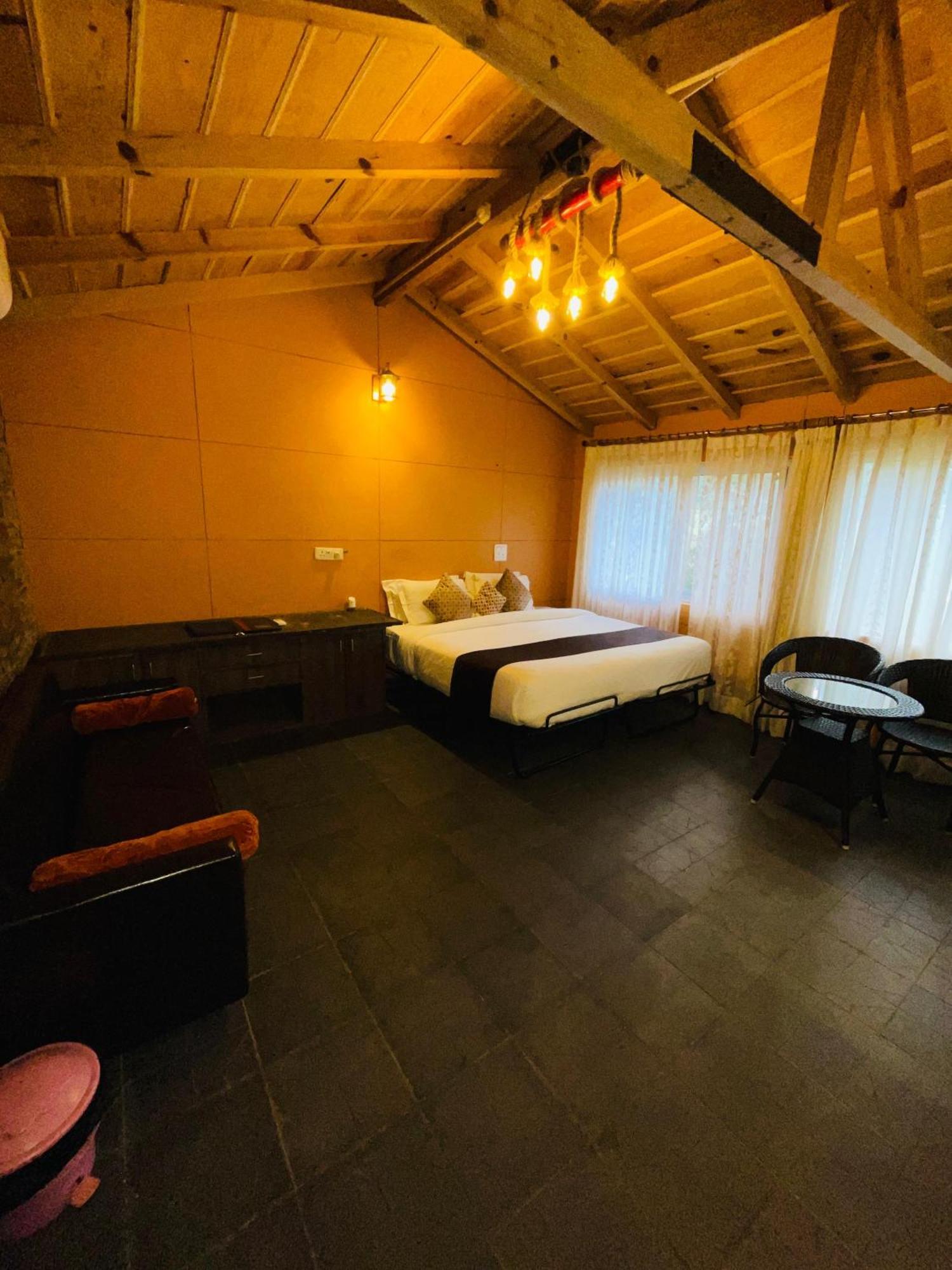 Sea Hawk - Luxury Hill Resort 4 Mins From Bhimtal Lake Ruang foto