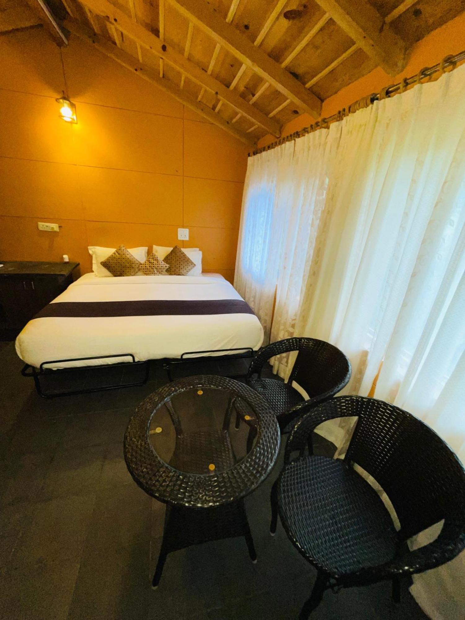 Sea Hawk - Luxury Hill Resort 4 Mins From Bhimtal Lake Ruang foto